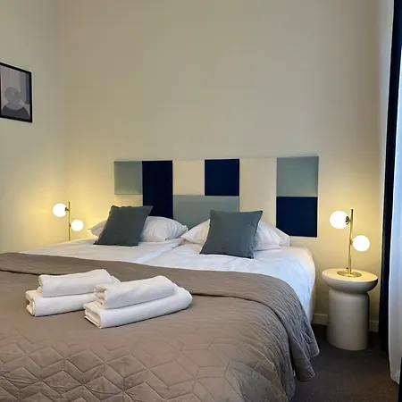 Expo Aparthotel *