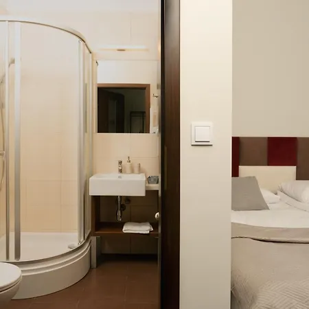 Aparthotel Expo 3*