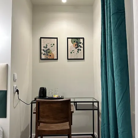 Expo Aparthotel 3*