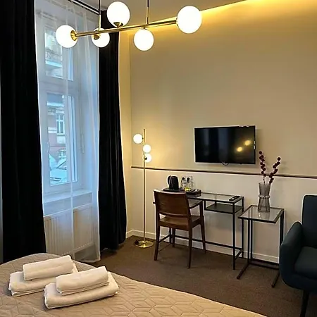 Expo Aparthotel 3*