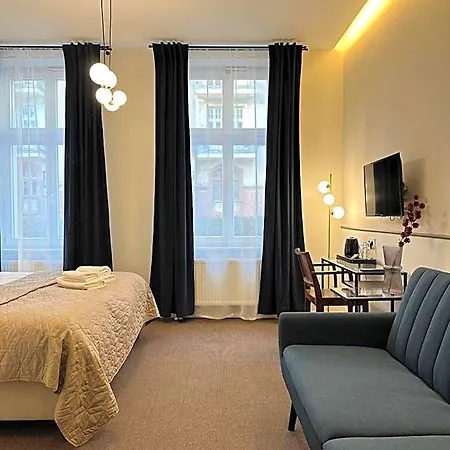 Expo Aparthotel 3*