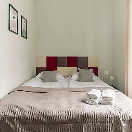 Expo Aparthotel 3*
